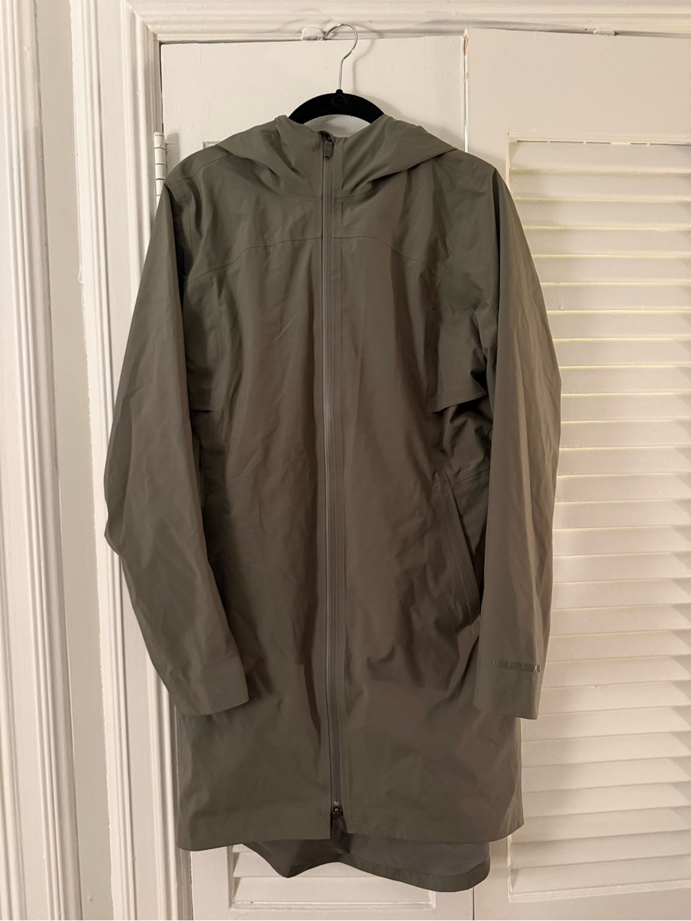 Lululemon green hooded rain jacket